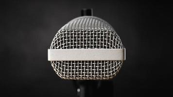 Feche o microfone para gravação de áudio ou conceito de podcast