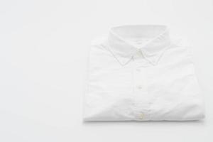 camisa branca em branco foto