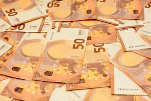 moeda europeia em face de cinquenta euros, economizando dinheiro