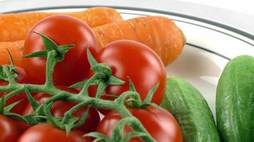 tomate orgânico pepino e cenoura vegetal foto