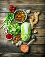 saudável Comida. variedade do orgânico legumes e cogumelos . foto