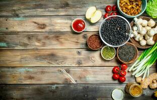 saudável Comida. variedade do orgânico legumes e cogumelos . foto