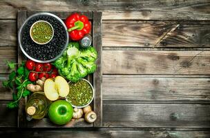 saudável Comida. saudável sortimento do legumes e frutas com leguminosas. foto