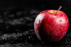 1 vermelho maçã em a mesa. foto