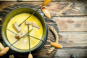 delicioso fondue queijo. foto