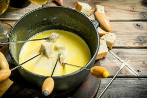 delicioso fondue queijo. foto