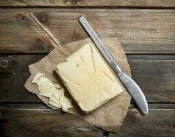 manteiga com uma faca. foto