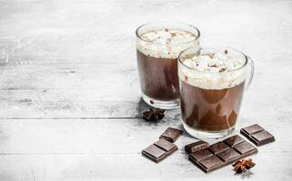 quente chocolate com marshmallows. foto