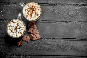 quente chocolate com marshmallows. foto