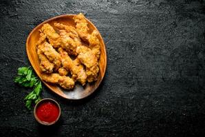 frango tiras com tomate molho e salsinha. foto