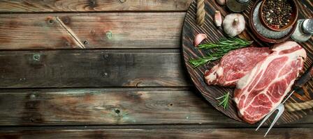 cru bifes a partir de suculento carne de porco. foto