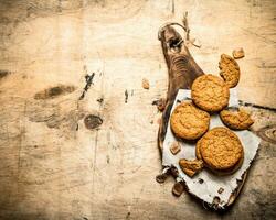 aveia biscoitos em a borda. foto