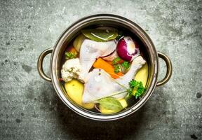 frango sopa com fresco legumes. foto