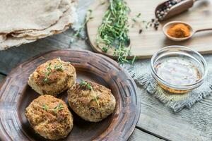 falafel com tortilhas de trigo integral foto