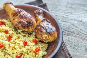 picante frango baquetas com arroz Curry foto