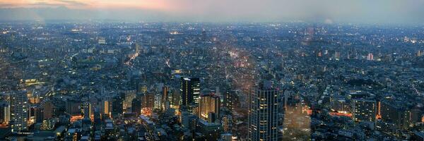 panorâmico Visão do noite cidade Tóquio foto