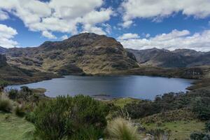 lago dentro a nacional parque cajas dentro Equador foto