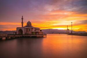 Butterworth flutuando mesquita, masjid terapia, às vale a pena, penang, Malásia foto