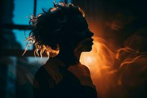 uma silhueta do uma mulher com encaracolado cabelo e fumaça chegando Fora do dela boca generativo ai foto