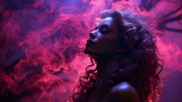 uma mulher com grandes encaracolado cabelo dentro frente do roxa fumaça generativo ai foto