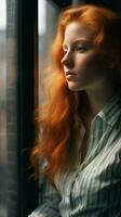 uma mulher com vermelho cabelo olhando Fora a janela generativo ai foto