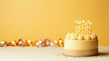 aniversário bolo com velas com cópia de espaço foto
