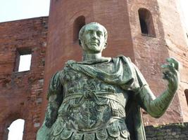 estátua romana em turin foto