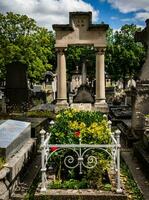 Maupassant's túmulo, Montparnasse cemitério, Paris, França foto