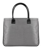 única elegante bolsa de mulher grande padrão de listra preto e branco isolado no fundo branco. acessório de bolsa feminina de moda levar compras por cima do ombro ou viajar olhar elegante glamour encantador. foto