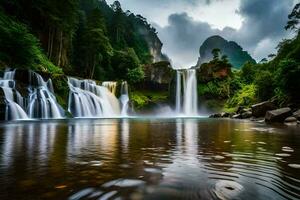 cascata dentro a montanhas com nuvens dentro a céu. gerado por IA foto