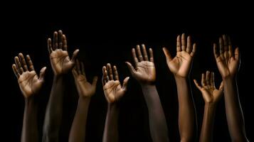 grupo do afro-americano mãos gesticulando, isolado em Preto fundo ai gerado foto