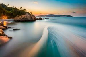 a de praia às pôr do sol com ondas falhando contra pedras. gerado por IA foto