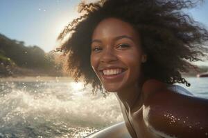 ai gerado mulher de praia atraente africano feliz sorrir beleza jovem felicidade fêmea adulto pessoa face alegre retrato ao ar livre verão estilo de vida cabelo encaracolado foto