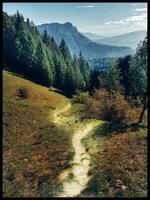 outono panorama do savoie montanhas, França foto