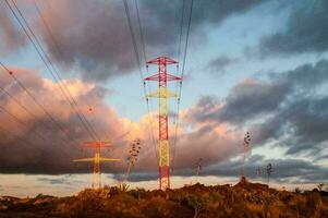 elétrico poder postes foto