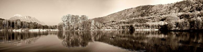 serenidade às lago santo Helene, Sabóia, França foto