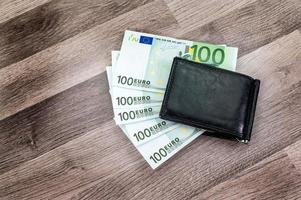 Notas de 100 euros nas carteiras