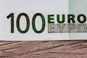 detalhe de uma nota de 100 euros