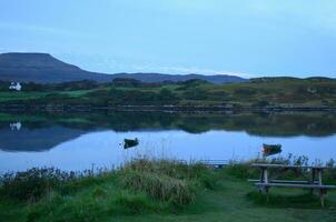 Dunvegan lago e macleod's mesas foto