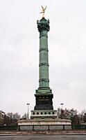 icônico coluna do liberdade às Lugar, colocar de la bastilha, Paris foto