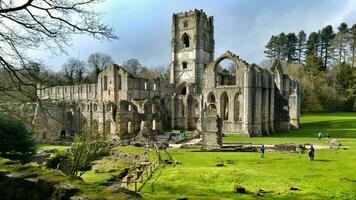 Eterno beleza fontes Mosteiro ruínas, Inglaterra foto