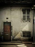 encantador antigo porta dentro Sabóia, França foto