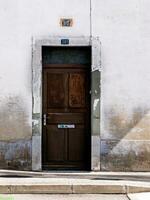 encantador antigo porta dentro Sabóia, França foto
