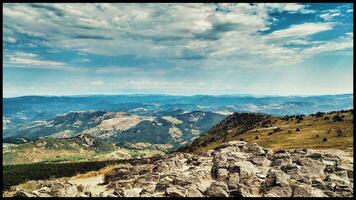 outono montanha panorama dentro haut força, maciço central, França foto