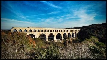 ensolarado dia às pont du gard cênico Visualizações romano arquitetura foto