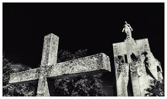 antigo Igreja dentro sulista França requintado exterior arquitetura foto