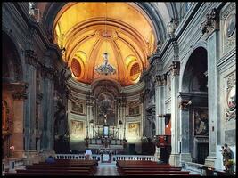 sereno Visão do uma católico Igreja altar foto