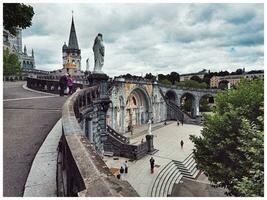 tirar o fôlego Visão do a Lourdes basílica foto