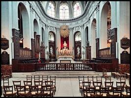 vintage parisiense Igreja interior foto