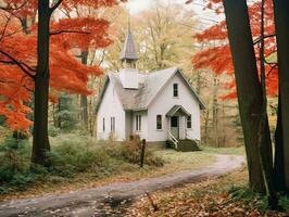 uma pequeno branco de madeira protestante Igreja dentro a outonal americano floresta dentro Novo Hampshire generativo ai foto